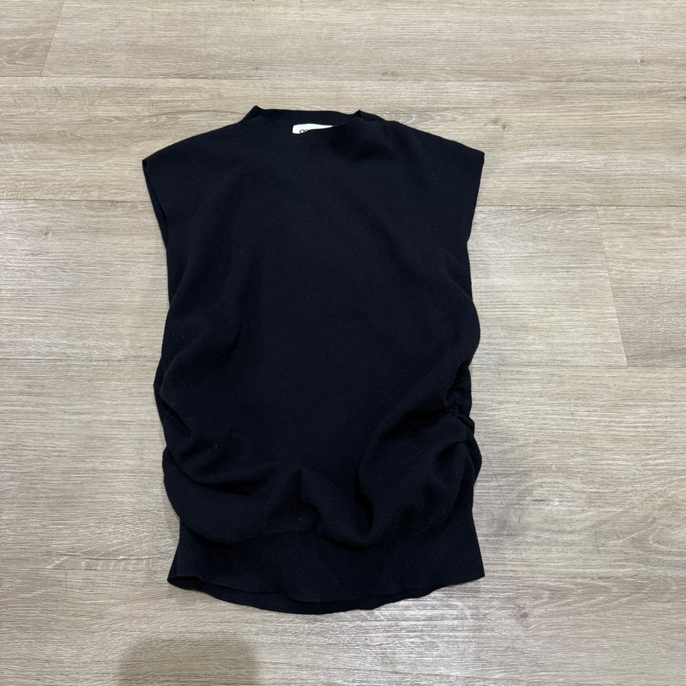 Chic Black Sleeveless Muscle Tee